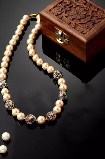 Pink & cream haar necklace with american diamond & pearls