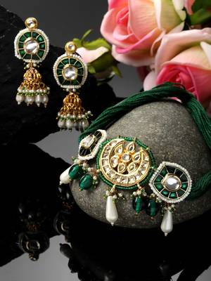 Green & gold necklace with earring jewellery set with kundan & pearls 2