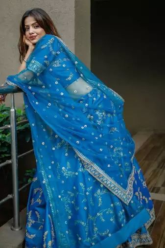 TURQUOISE SEQUINCE DORI ZARI & THREAD EMBROIDERED ART SILK FESTIVE BRIDAL WEDDING & PARTY WEAR SEMI STITCHED LEHENGA