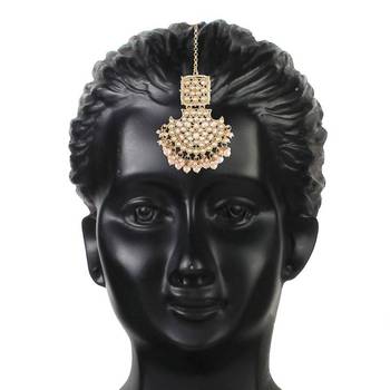 Traditional pearl kundan studded choker jewellery necklace set with maang tikka for women 4