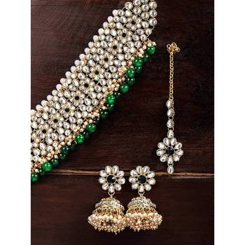 Gold plated traditional kundan pearl choker jewellery set for women 4