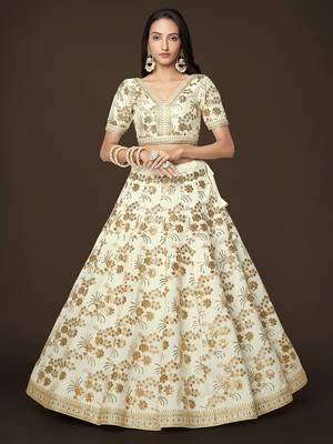 white sequins slub silk wedding lehenga set choli with dupatta with dupatta 4