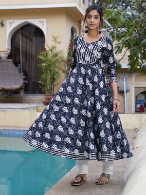 Jaitpuriya women black printed anarkali kurta 1