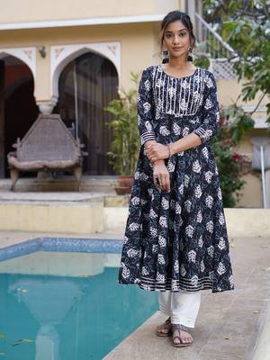 Jaitpuriya women black printed anarkali kurta 2