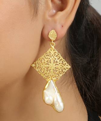 Golden baroque pearl drop earrings 2