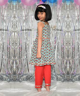 Green & red daisy kurti set 4
