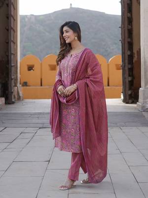 women mauve floral straight kurta pant and dupatta set 2