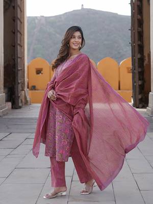 women mauve floral straight kurta pant and dupatta set 4