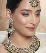 Traditional Kundan Pearl Wedding Choker Necklace Set Earrings & Maang Tikka for Women 