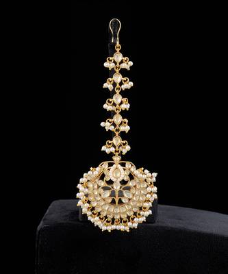 Gold finish kundan maangtika 2