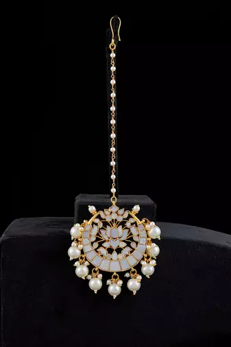 White gold finish mother of pearls maangtika