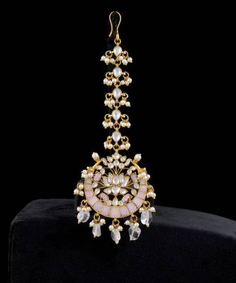Pink gold finish kundan maangtika 2