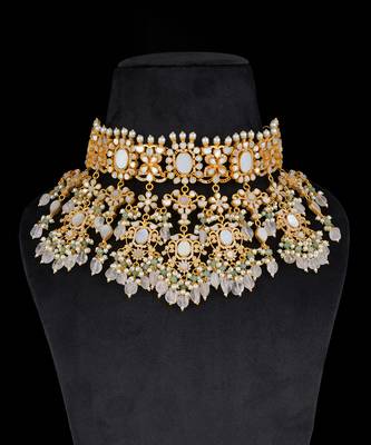 White gold finish kundan and mother of pearls necklace set 2