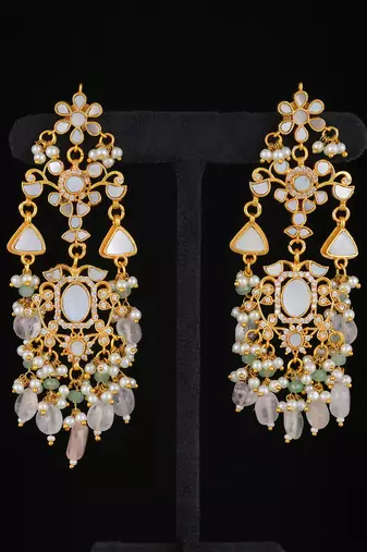 White gold finish kundan and mother of pearls necklace set