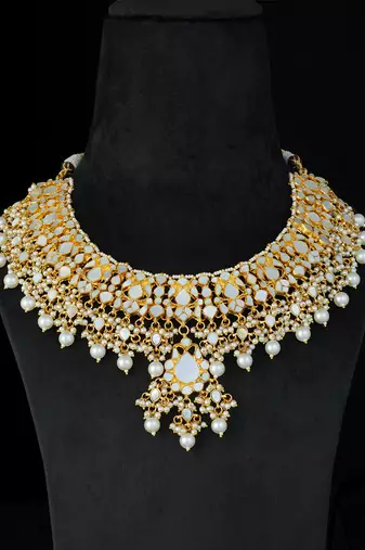 White gold finish mother of pearls necklace set