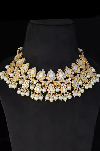 White gold finish kundan necklace set