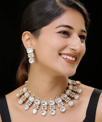 White faux polki kundan necklace set 1