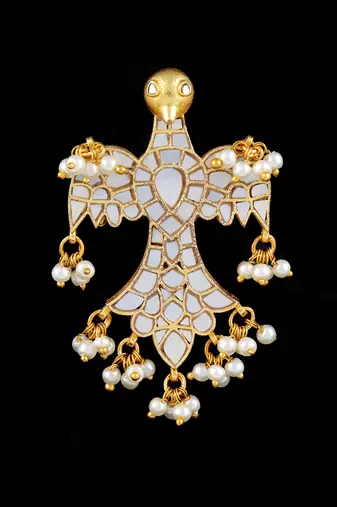 White gold finish kundan mother of pearls ring