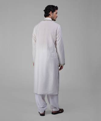 Ivory kashmiri tilla embroidered kurta set 5