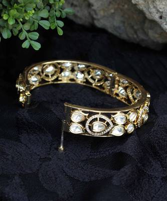 Golden glass kundan openable bangle 4