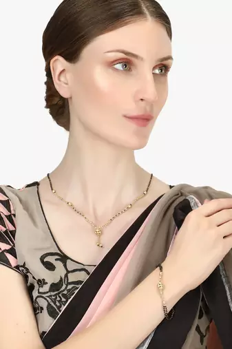 Gold-plated pearl jewellery set