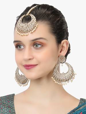 Gold-plated handcrafted yellow maang tikka with earrings 2