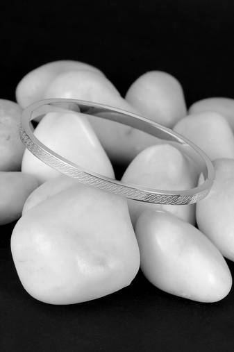 Women silver plated bracelet