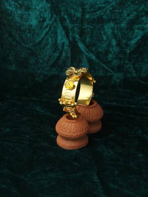 Women 24ct gold-plated cuff bracelet 1