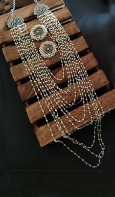 White Pearl Chain Necklace With Dual Tone Stud 1