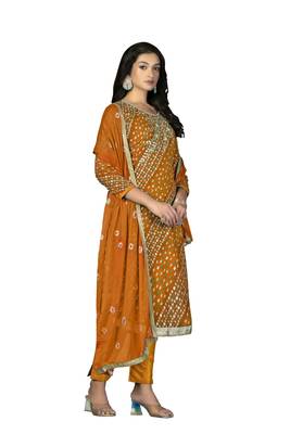 Women's mustered unstitched hand work with bandhani printed dupatta premium jam cotton dress material (m-msmfc11255c) 4