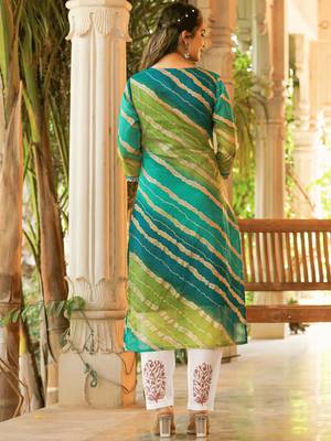 Yufta women green leheriya and cotton lining straight kurta 4