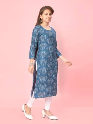 Aarika girls blue-white colour cotton printed kurti legging set 3