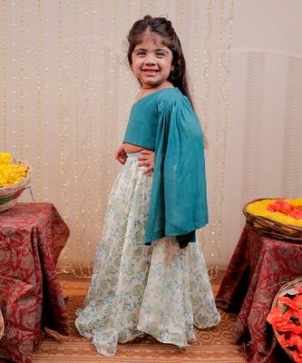 White block printed skirt set 2
