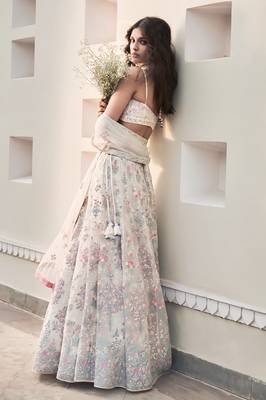 Cream Georgette Thread Embroidered Sleeveless Lehenga Choli With Net Dupatta 3
