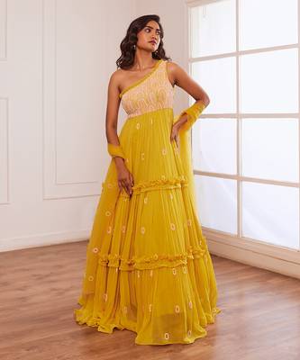Yellow one shoulder anarkaki with net dupatta 1