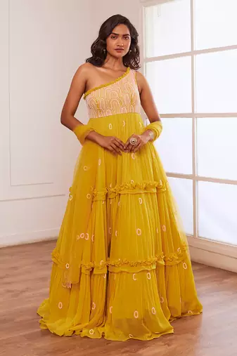 Yellow one shoulder anarkaki with net dupatta