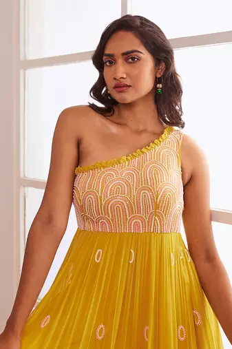 Yellow one shoulder anarkaki with net dupatta