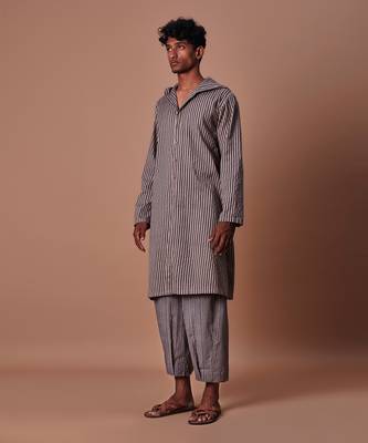 Grey hooded striped kurta 3