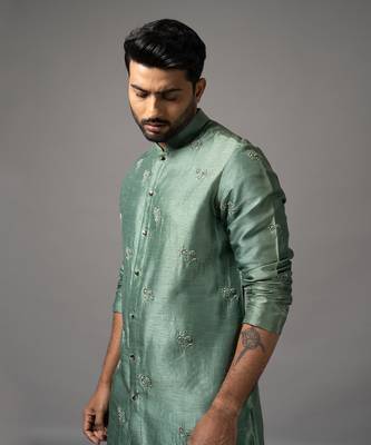 Green silk embroidered kurta set 4