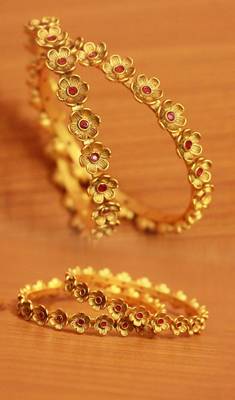 Red bangles-and-bracelets 1