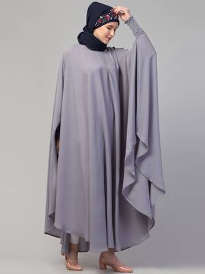 Nazneen smoking at sleeve Irani kaftan 4