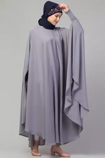 Nazneen smoking at sleeve Irani kaftan