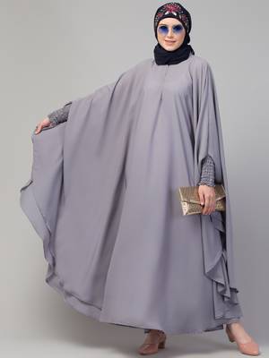Nazneen smoking at sleeve Irani kaftan 5