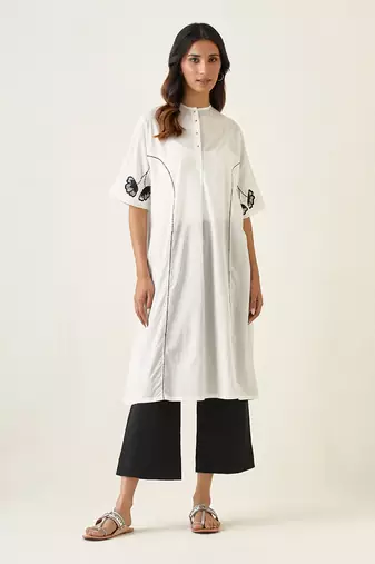 White kaftan style embroidered kurta set