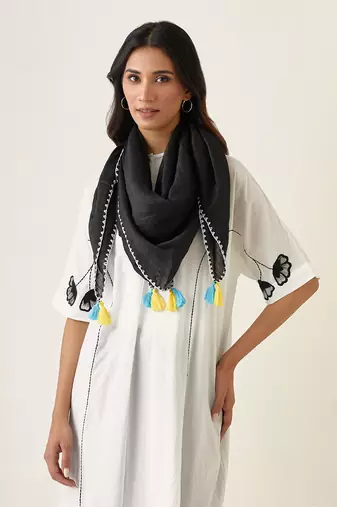 White kaftan style embroidered kurta set