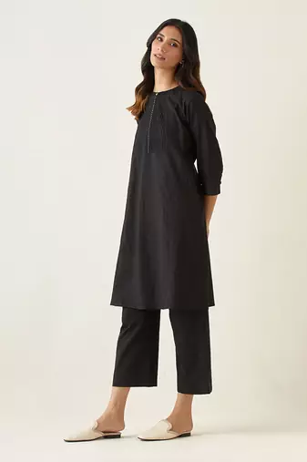 Black a line pin tuck kurta set