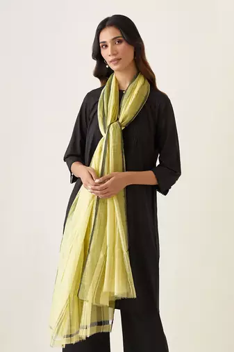 Black a line pin tuck kurta set