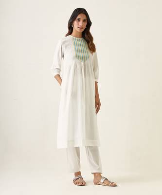 Off white cotton pin tucks kurta set 3