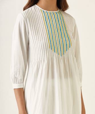 Off white cotton pin tucks kurta set 4