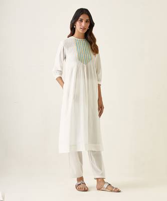 Off white cotton embroidered pin tucks kurta set 3